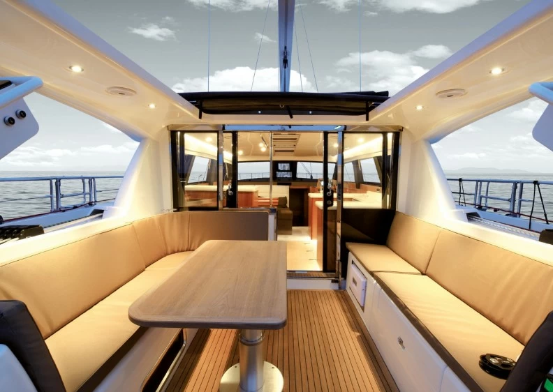 穆迪(Moody)Decksaloon54豪华帆船沙龙区