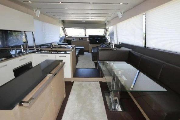 沛海驰(Prestige)680大型二手飞桥游艇内部布局