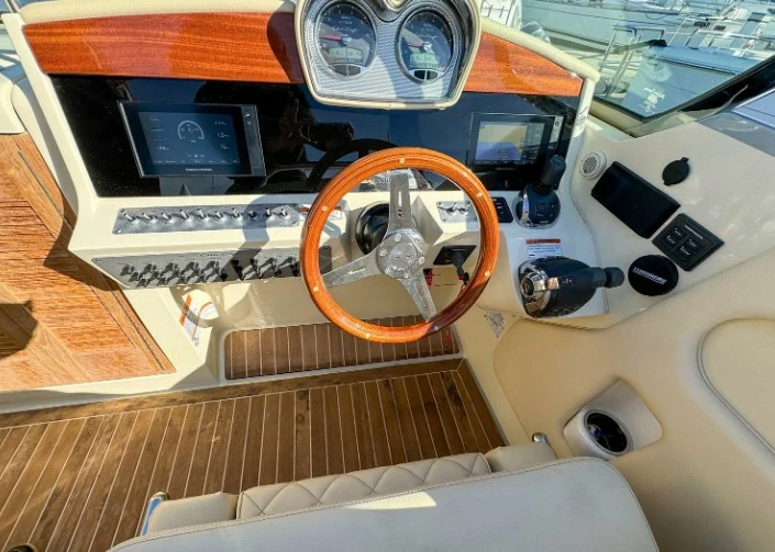克里斯(Chris Craft)Corsair34开放式快艇中控