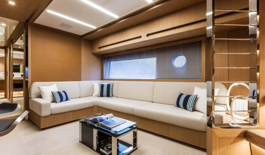 丽娃(Riva)88Florida豪华运动游艇沙龙区