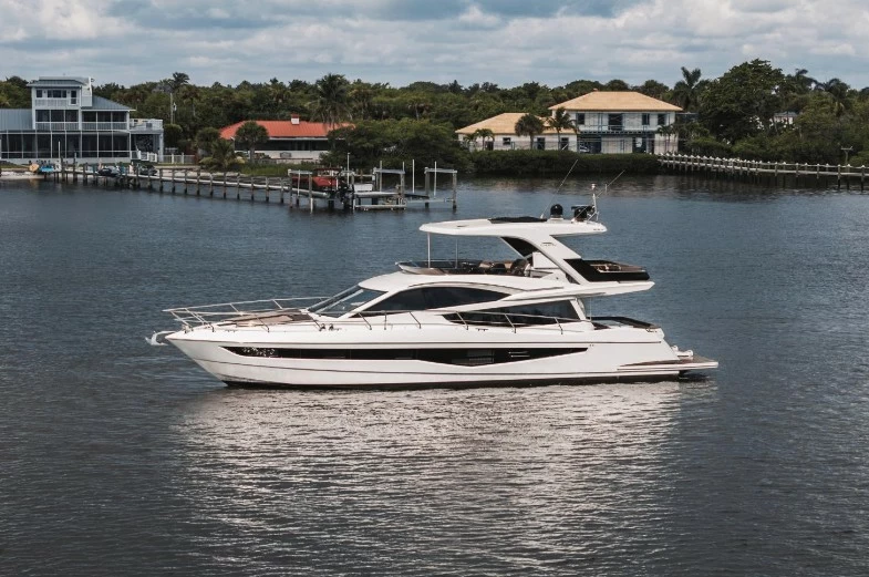 卡帝尔(Galeon)550中型二手飞桥游艇