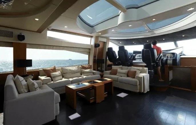 圣汐克(Sunseeker)Predator92豪华二手运动飞桥游艇驾驶区