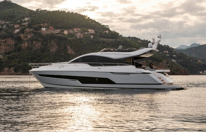 菲尔兰(Fairline)Phantom65豪华运动游艇