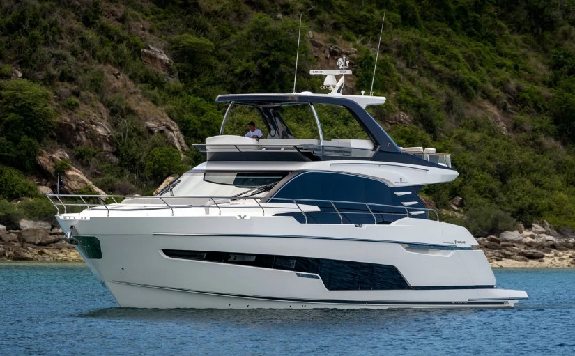 豪华动力游艇Fairline Squadron 68
