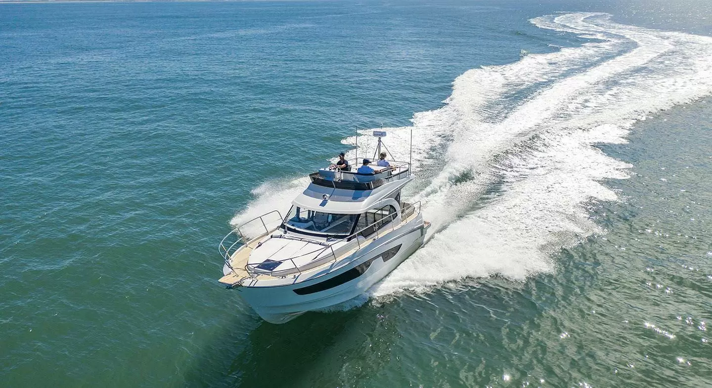 博纳多（Beneteau）安海仕 11飞桥版