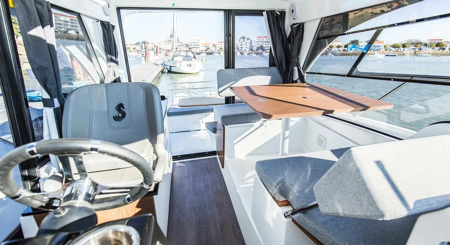 博纳多（Beneteau）安海仕 9 OB