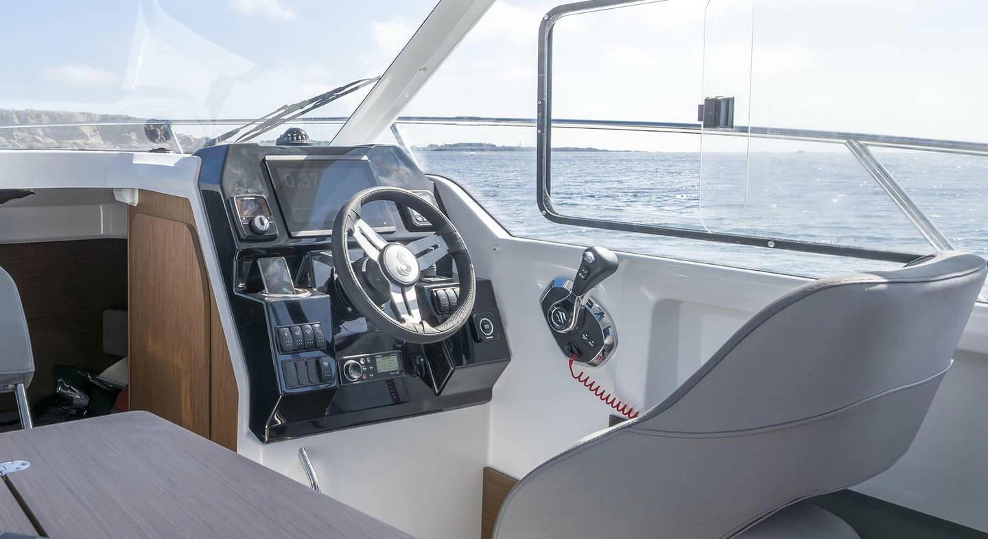 博纳多（Beneteau）安海仕 8