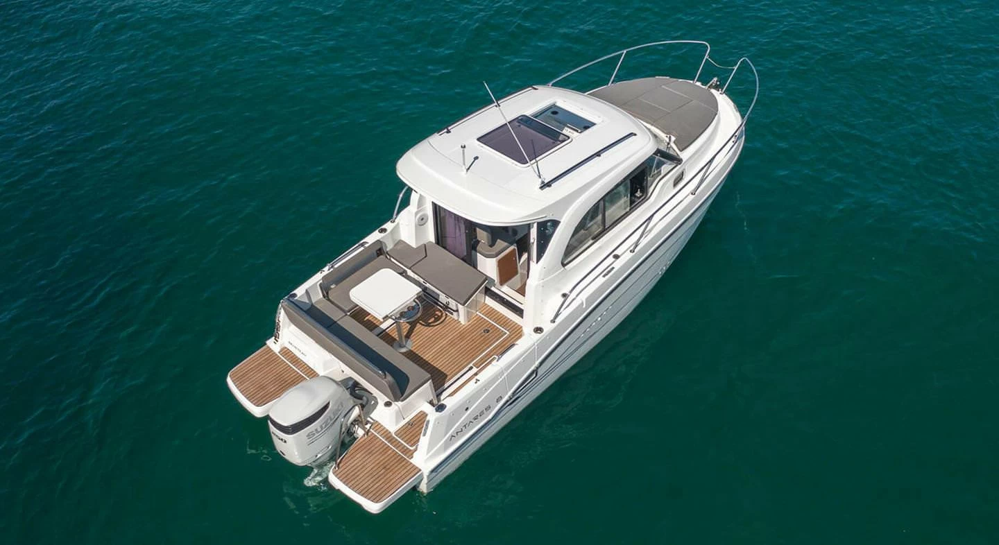 博纳多（Beneteau）安海仕 8