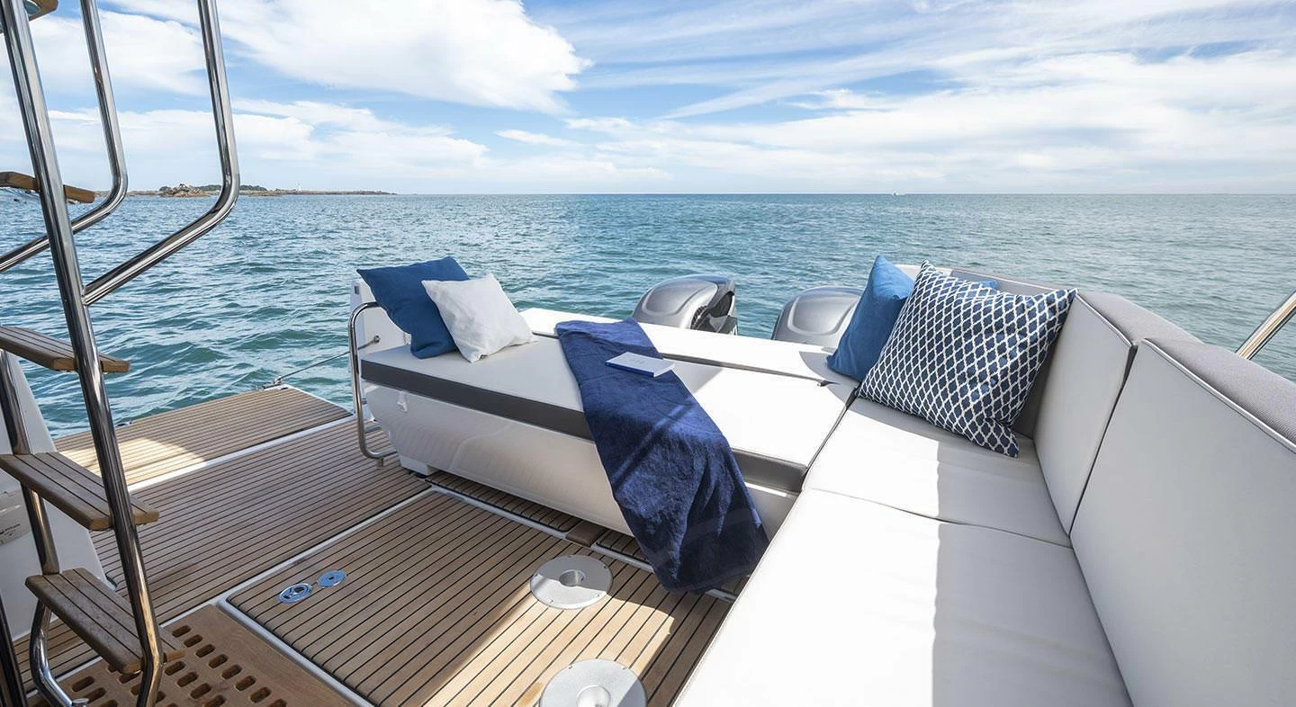 博纳多（Beneteau）安海仕 11飞桥版