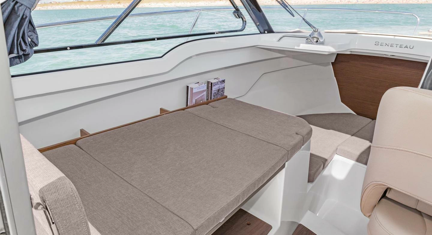 博纳多（Beneteau）安海仕 7 OB