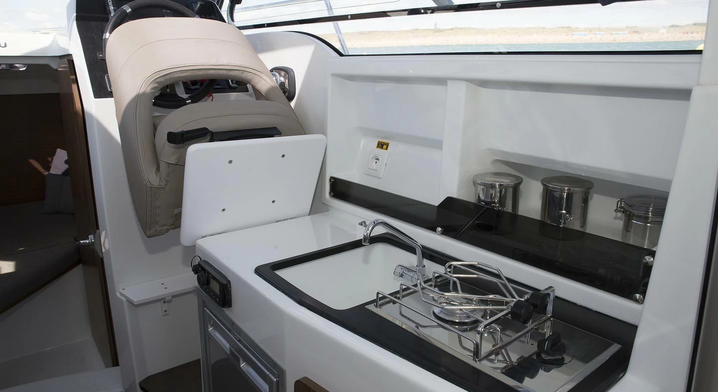 博纳多（Beneteau）安海仕 7 OB