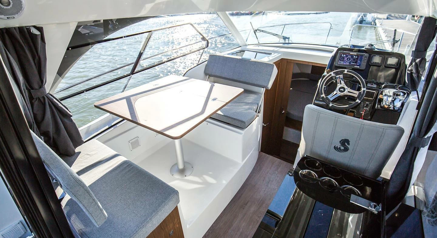 博纳多（Beneteau）安海仕 9 OB