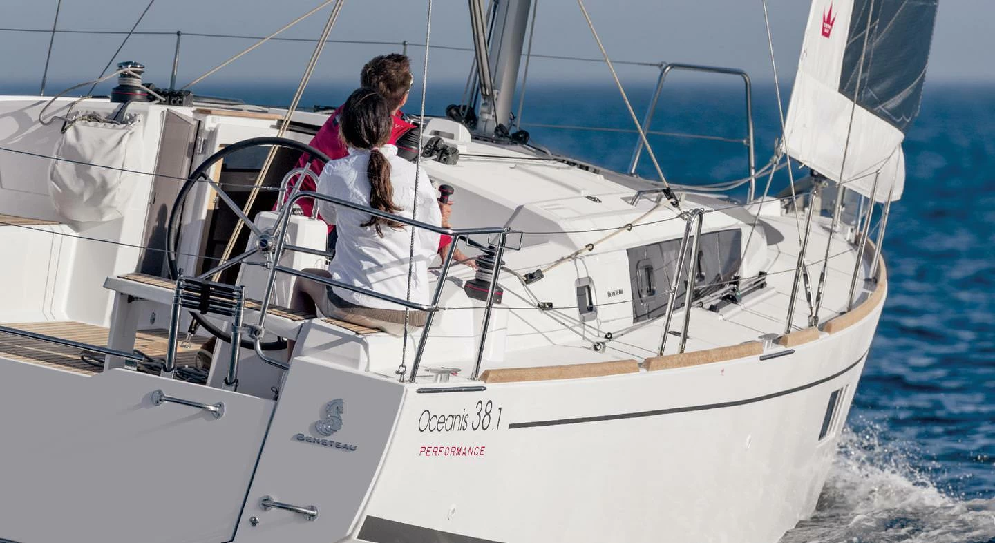 博纳多（Beneteau）遨享仕 38.1