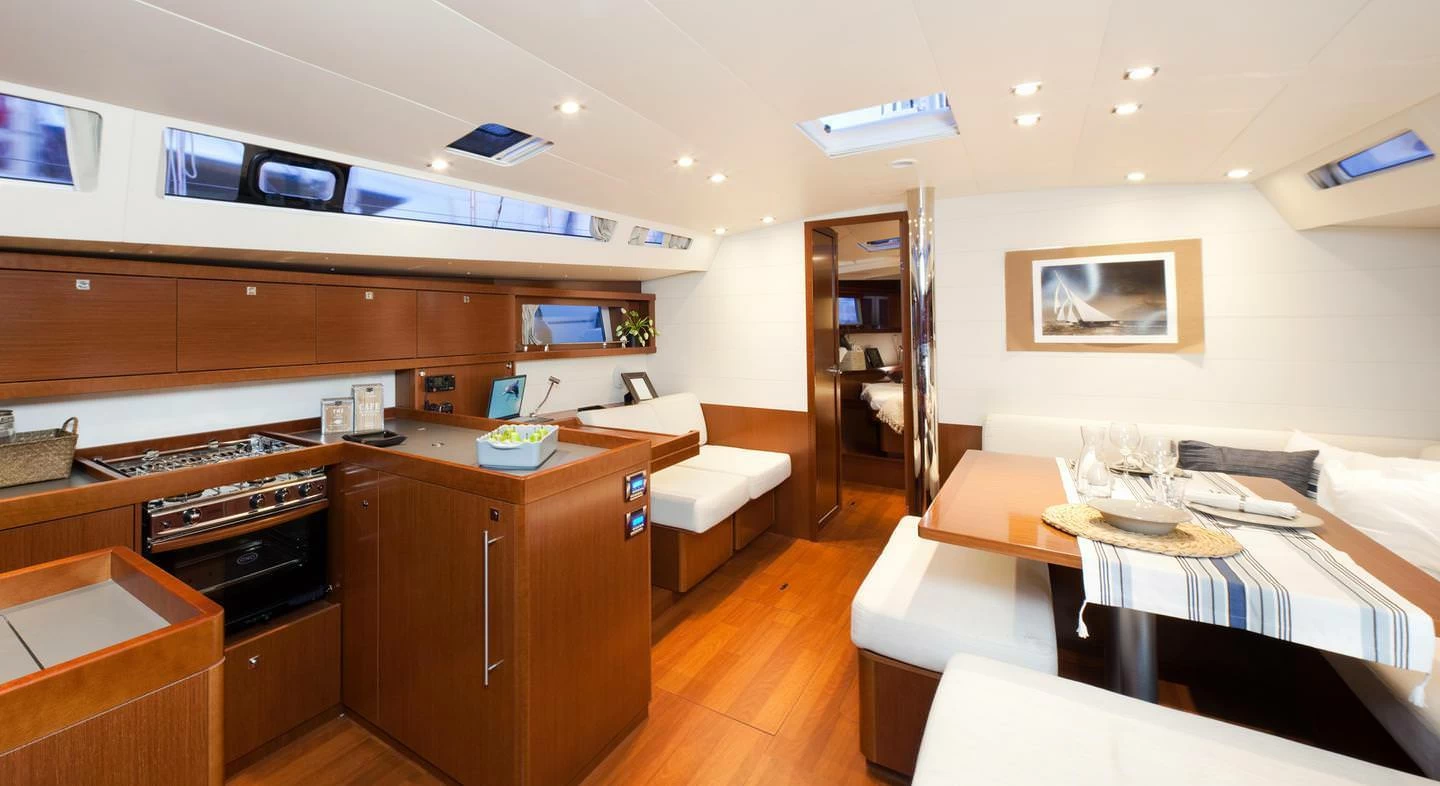 博纳多（Beneteau）遨享仕 48