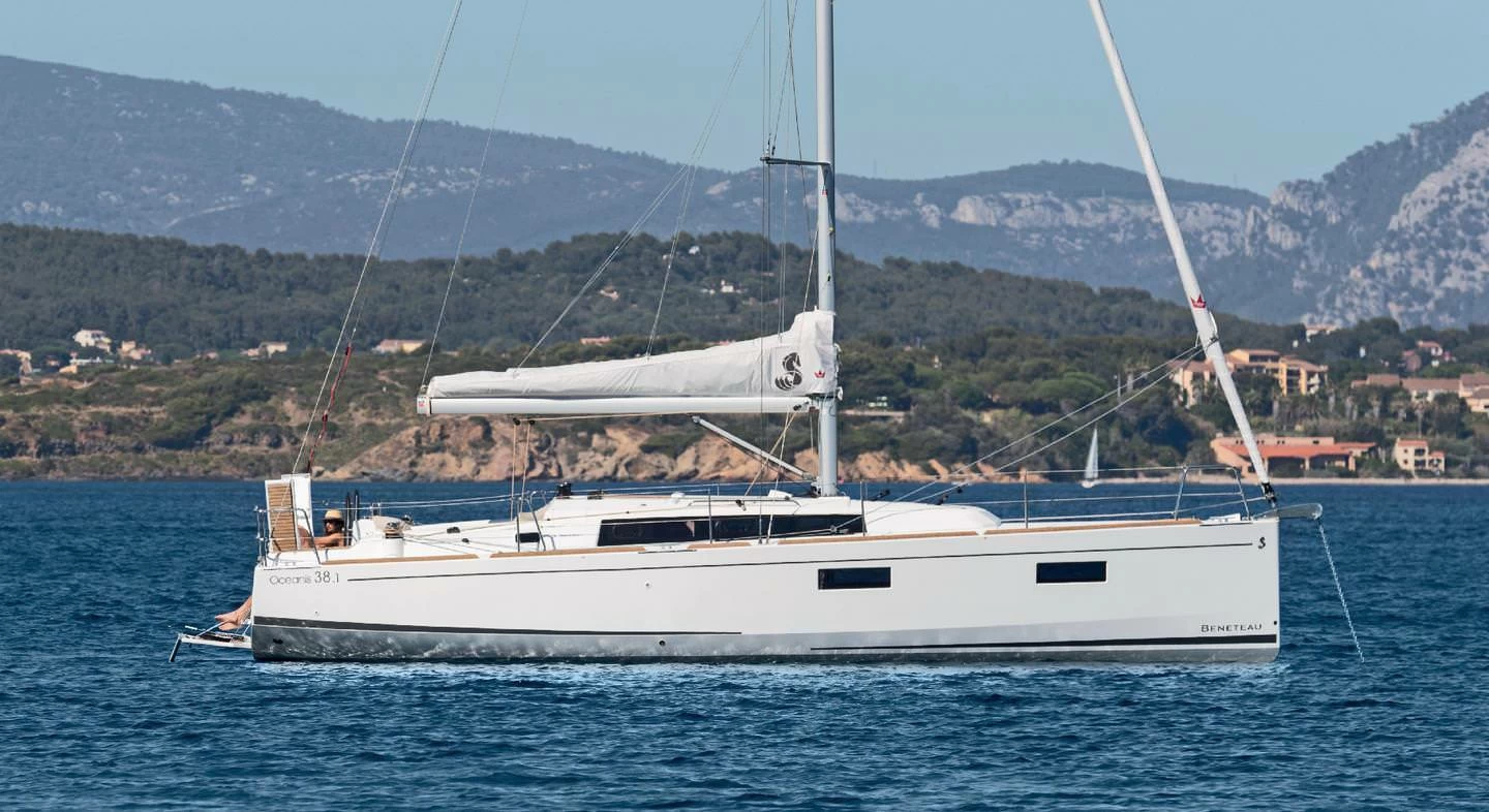 博纳多（Beneteau）遨享仕 38.1