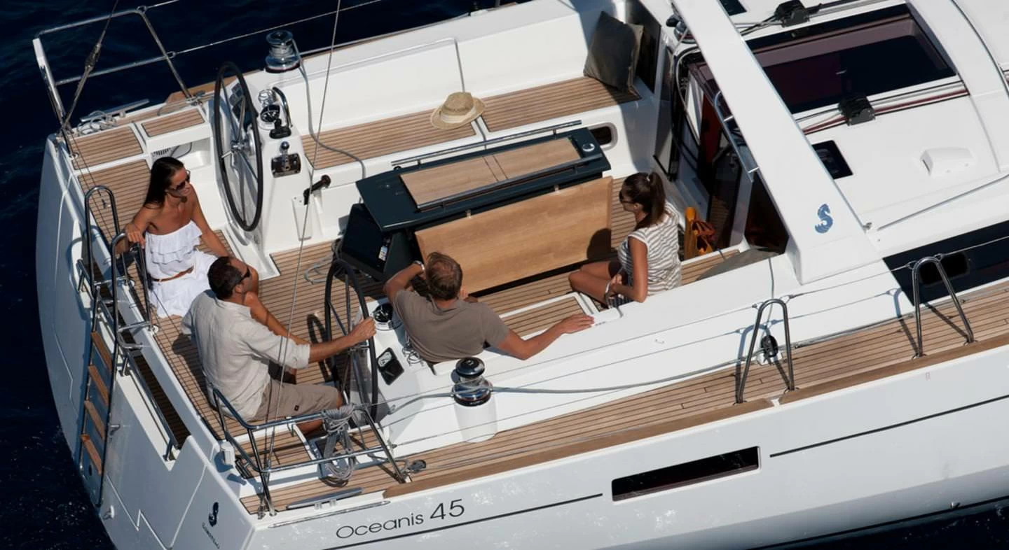 博纳多（Beneteau）遨享仕 45