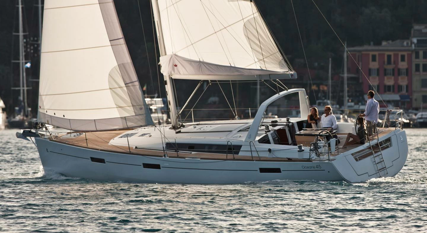 博纳多（Beneteau）遨享仕 45
