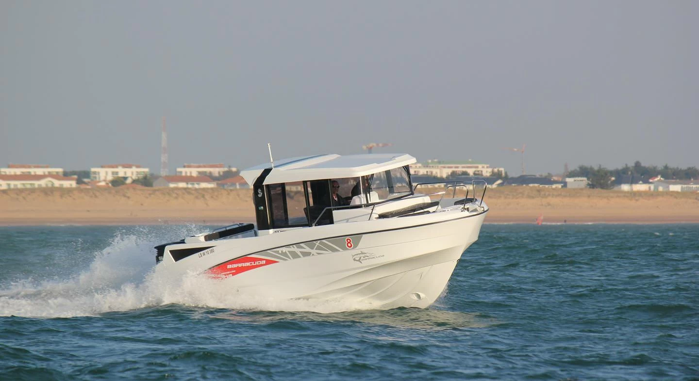 博纳多（Beneteau）巴拉可达 8