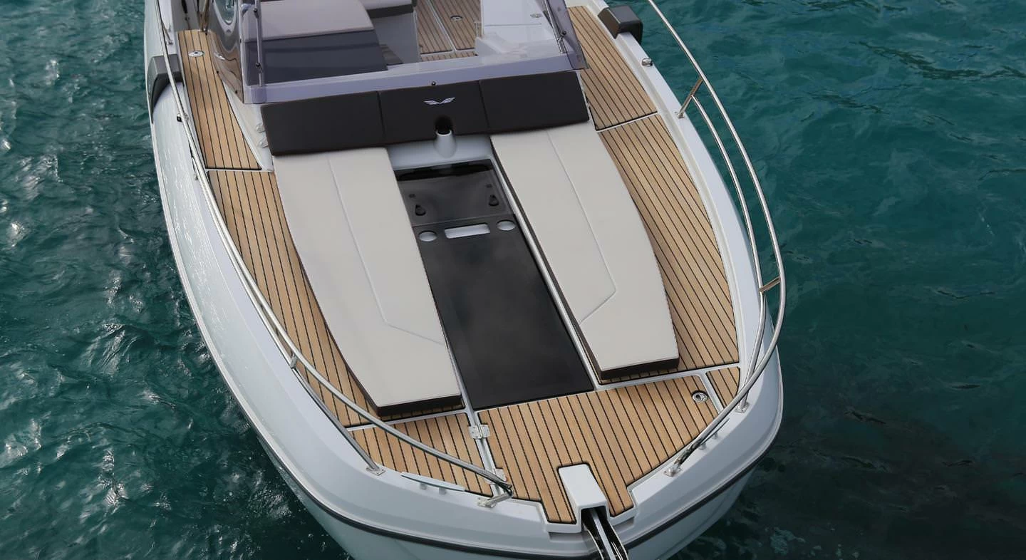 博纳多（Beneteau）飞扬8阳光甲板型