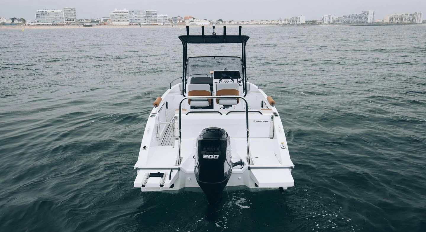 博纳多（Beneteau）飞扬 7 空间甲板型
