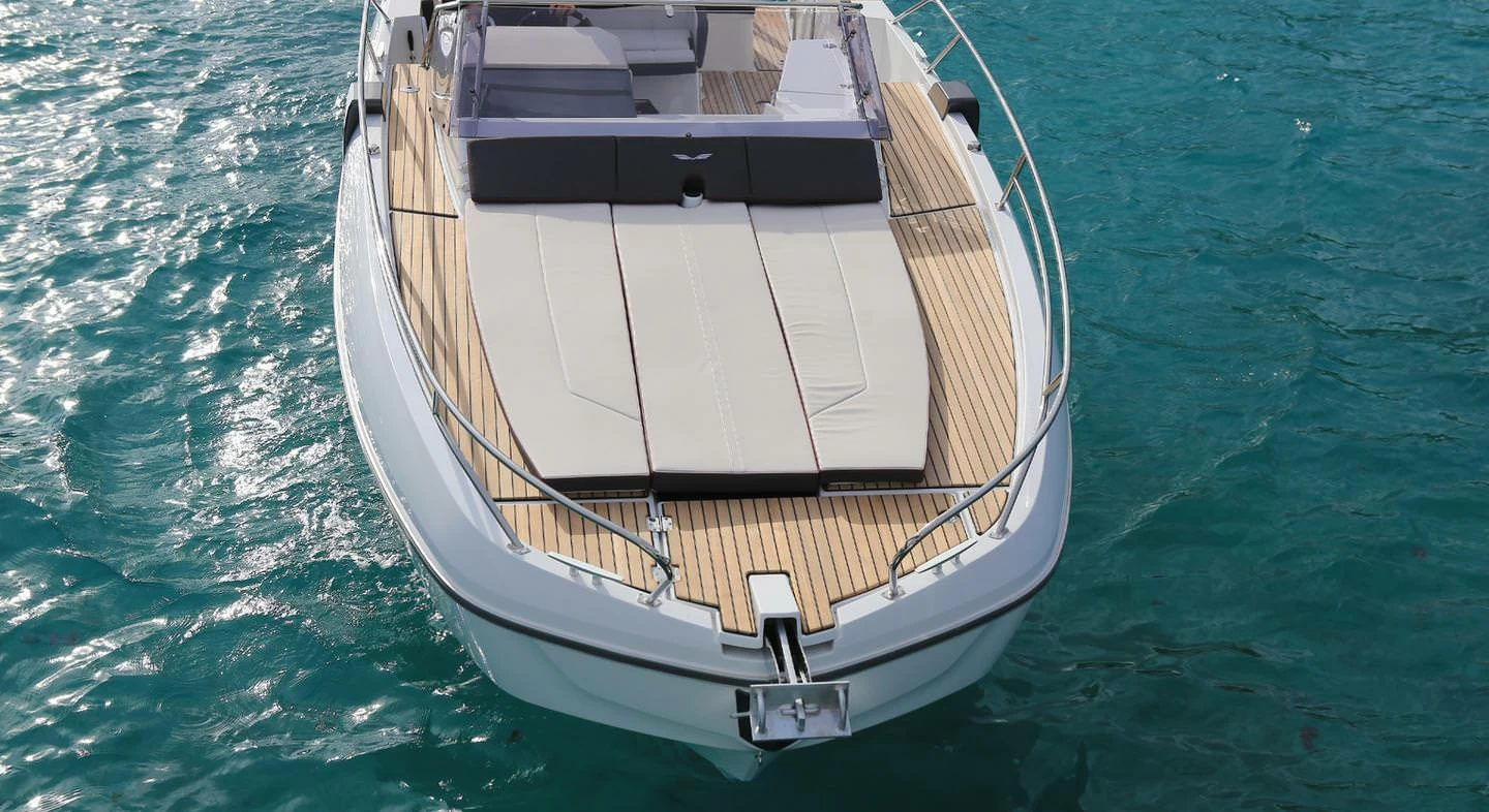 博纳多（Beneteau）飞扬8阳光甲板型