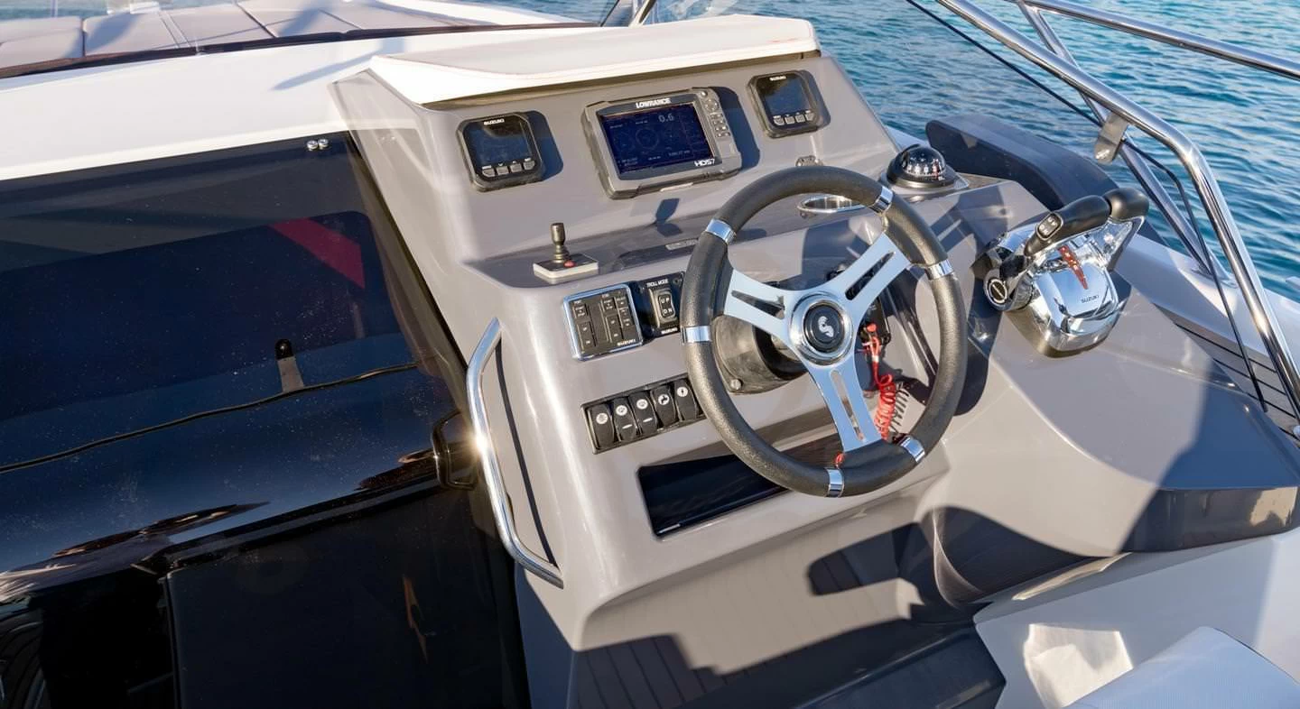 博纳多（Beneteau）飞扬8阳光甲板型