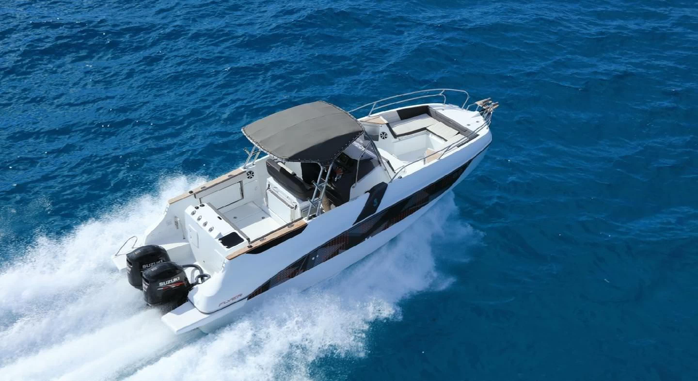 博纳多（Beneteau）飞扬8空间甲板型