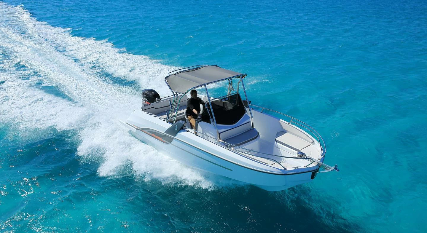 博纳多（Beneteau）飞扬7.7空间甲板型