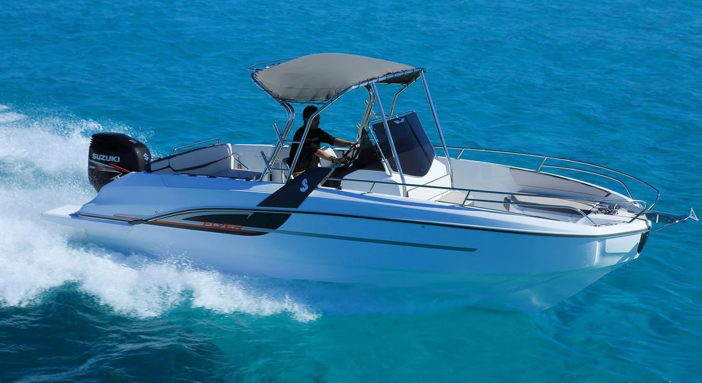 博纳多（Beneteau）飞扬7.7空间甲板型