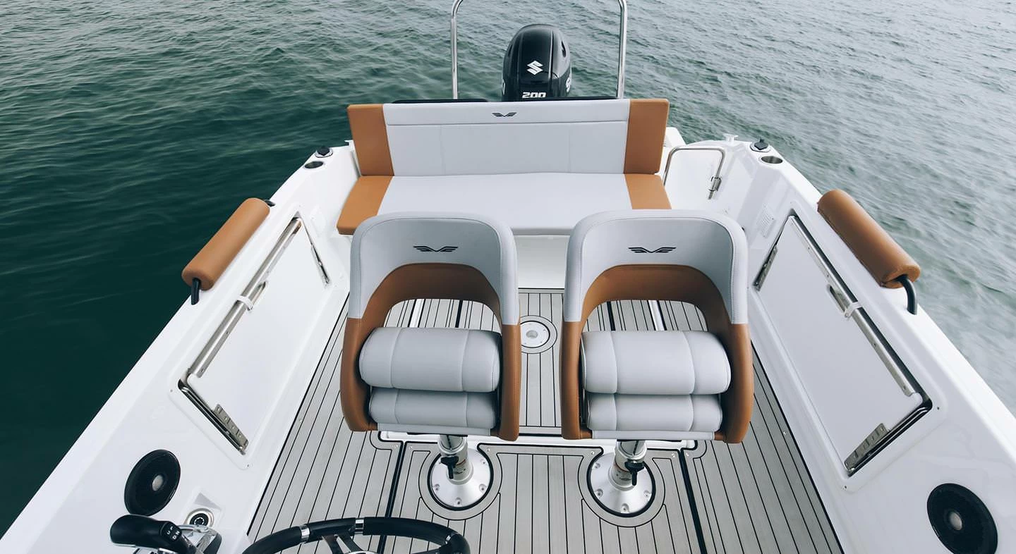 博纳多（Beneteau）飞扬 7 空间甲板型