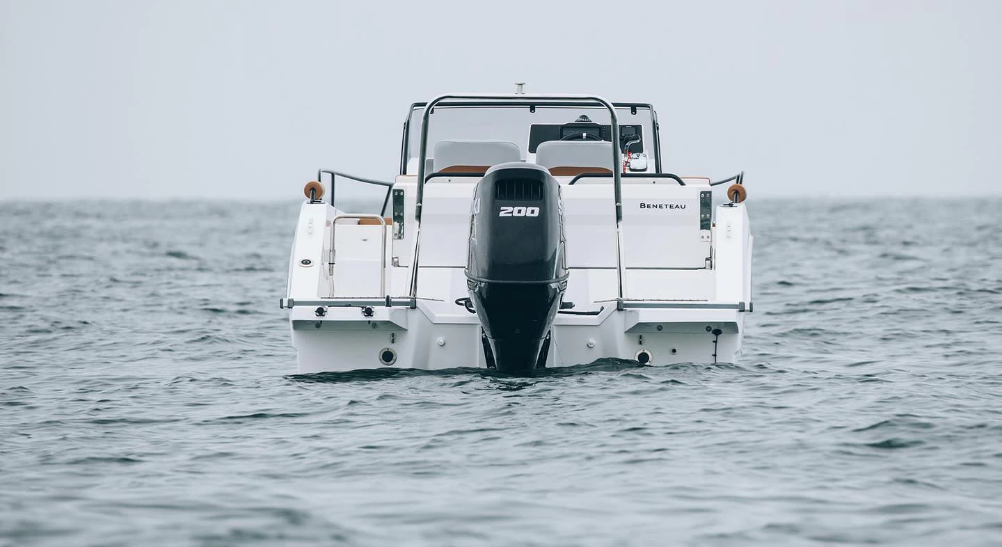 博纳多（Beneteau）飞扬 7 阳光甲板型