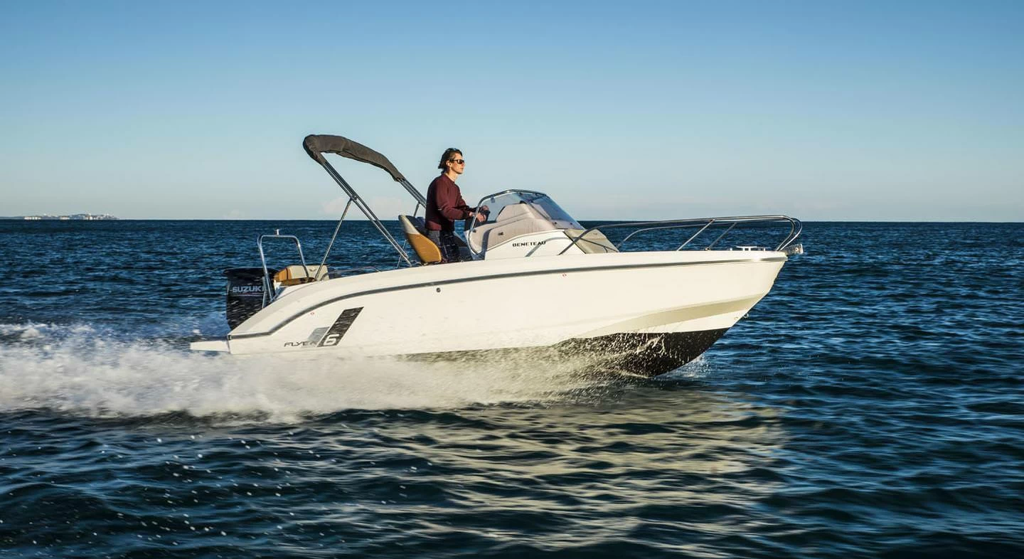 博纳多（Beneteau）飞扬 6 阳光甲板型