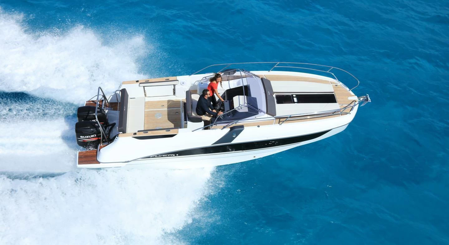 博纳多（Beneteau）飞扬8阳光甲板型