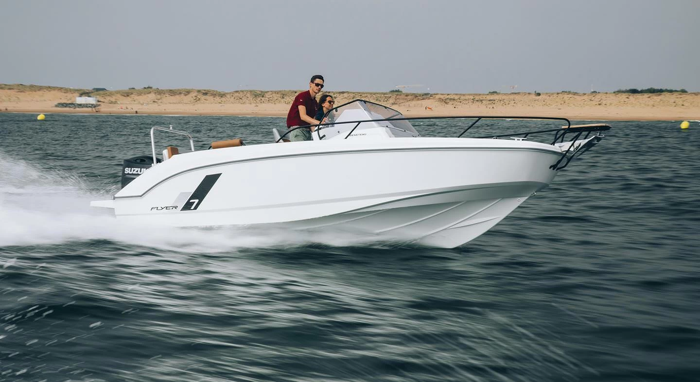 博纳多（Beneteau）飞扬 7 阳光甲板型