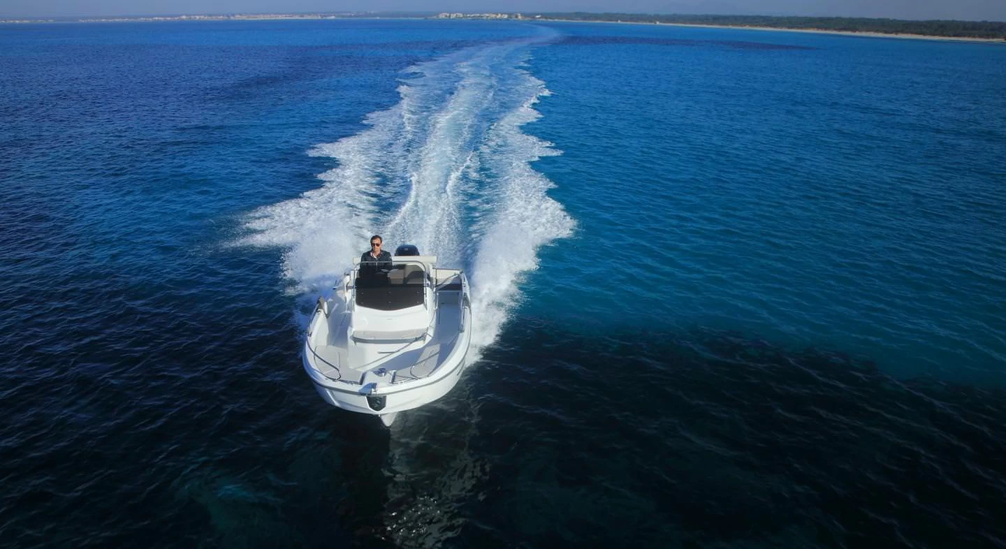 博纳多（Beneteau）飞扬 6.6 空间甲板型