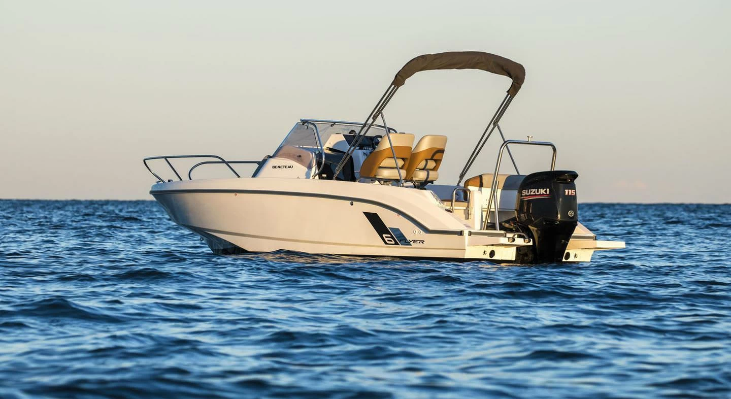博纳多（Beneteau）飞扬 6 阳光甲板型