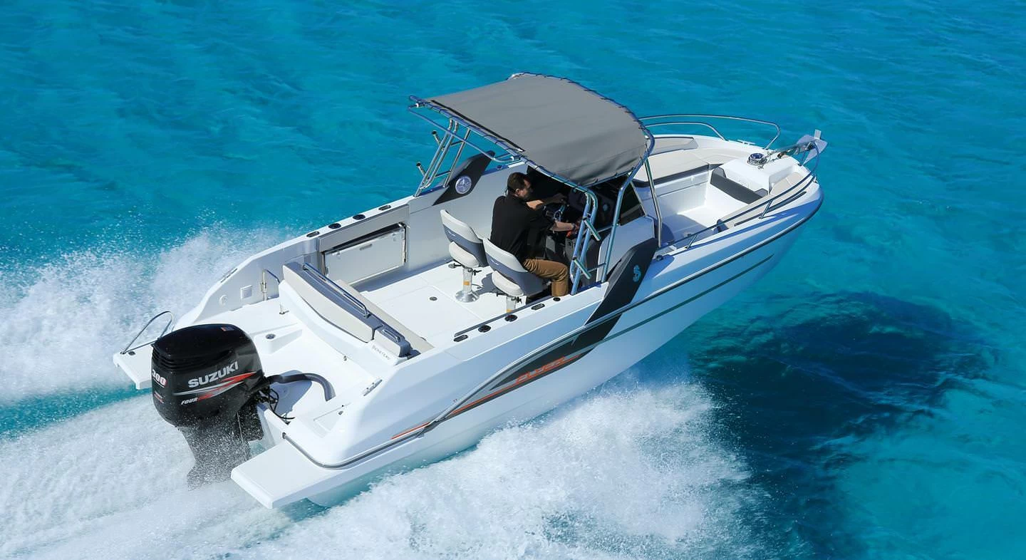 博纳多（Beneteau）飞扬7.7空间甲板型