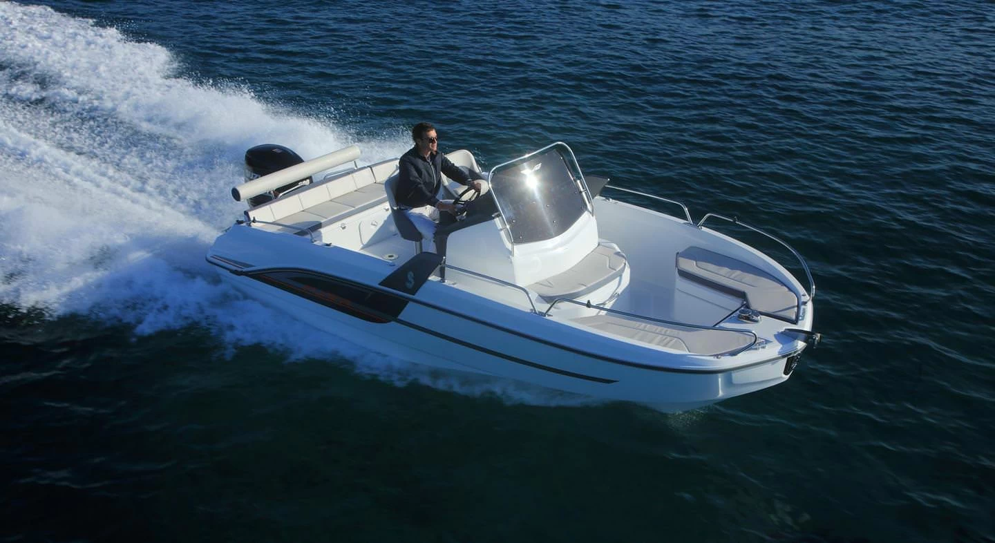 博纳多（Beneteau）飞扬 6.6 空间甲板型