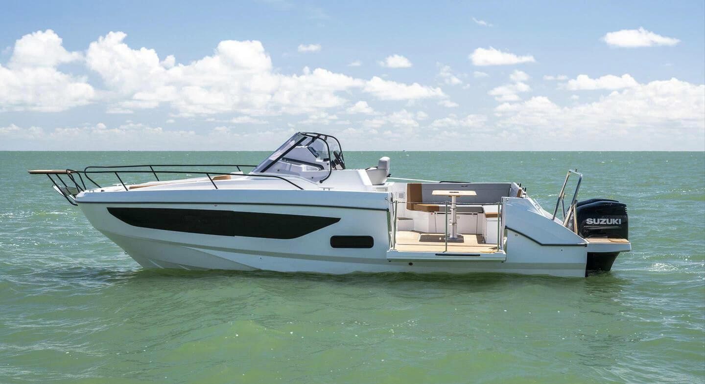博纳多（Beneteau）飞扬 9 阳光甲板型