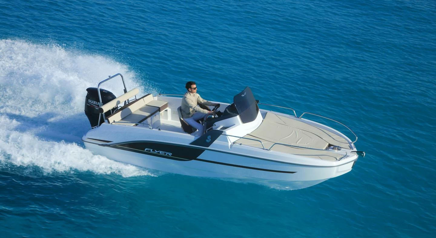 博纳多（Beneteau）飞扬 6.6 阳光甲板型