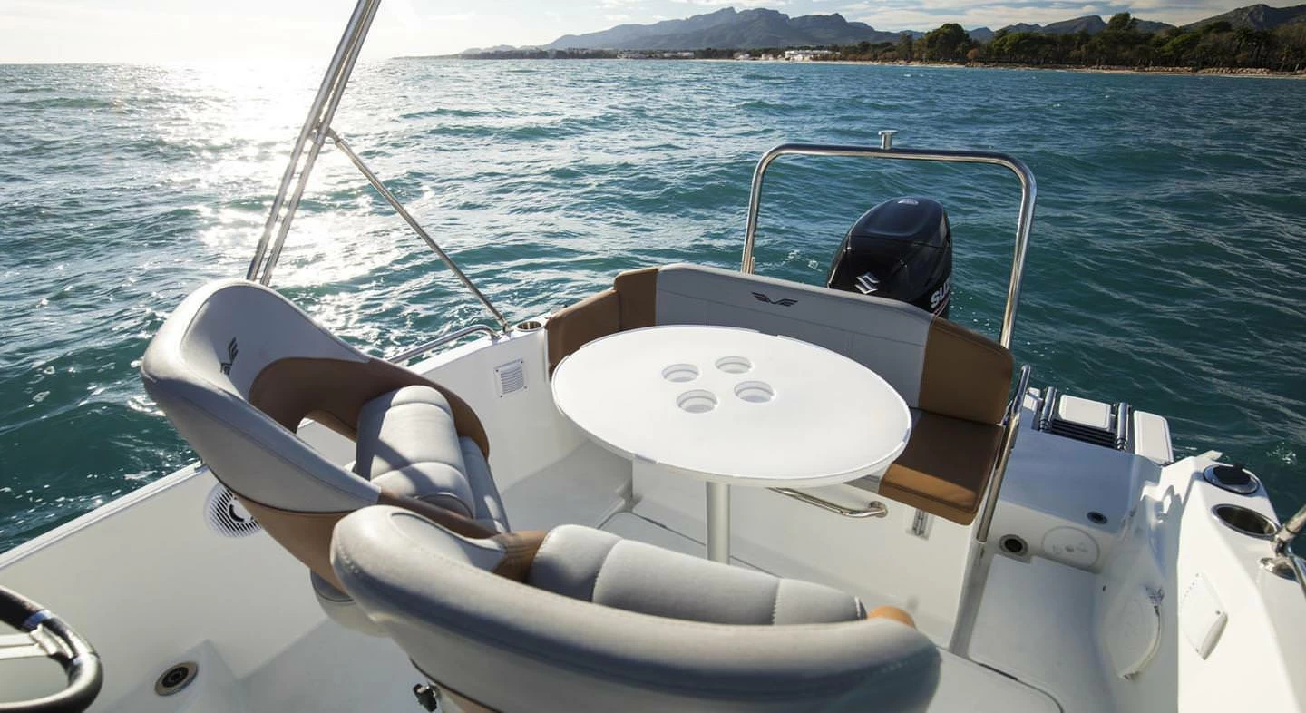 博纳多（Beneteau）飞扬 6 空间甲板型