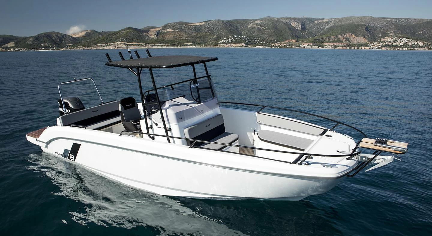 博纳多（Beneteau）飞扬8.8空间甲板型