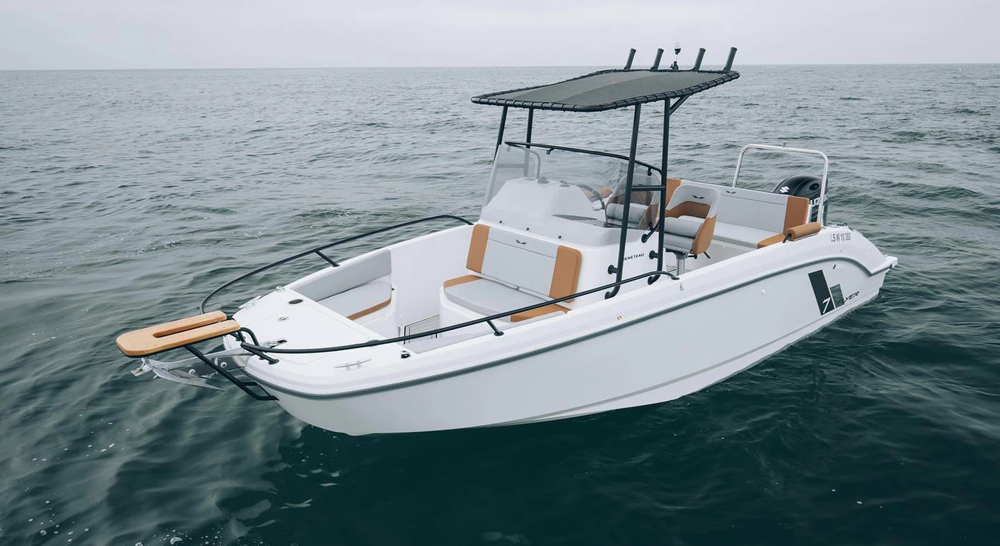 博纳多（Beneteau）飞扬 7 空间甲板型