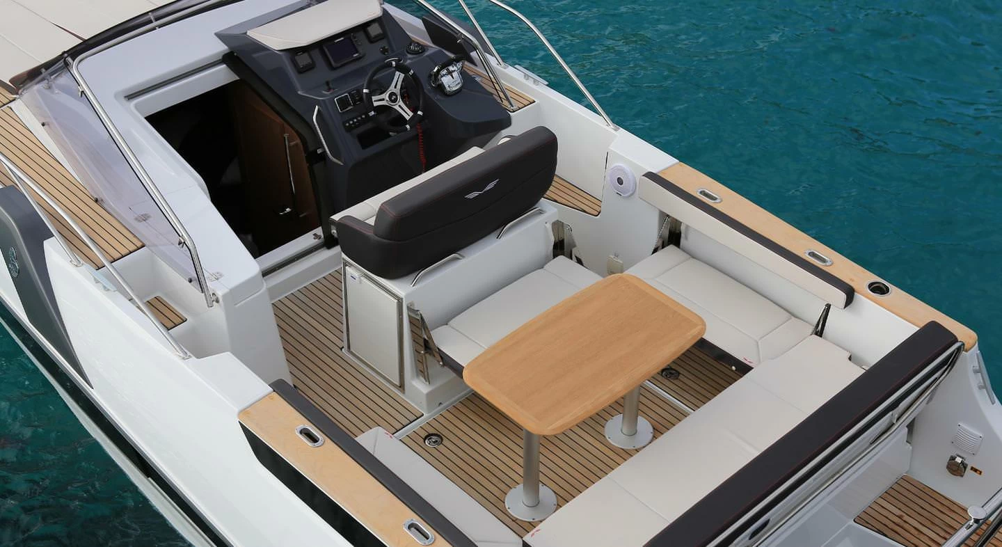博纳多（Beneteau）飞扬8阳光甲板型