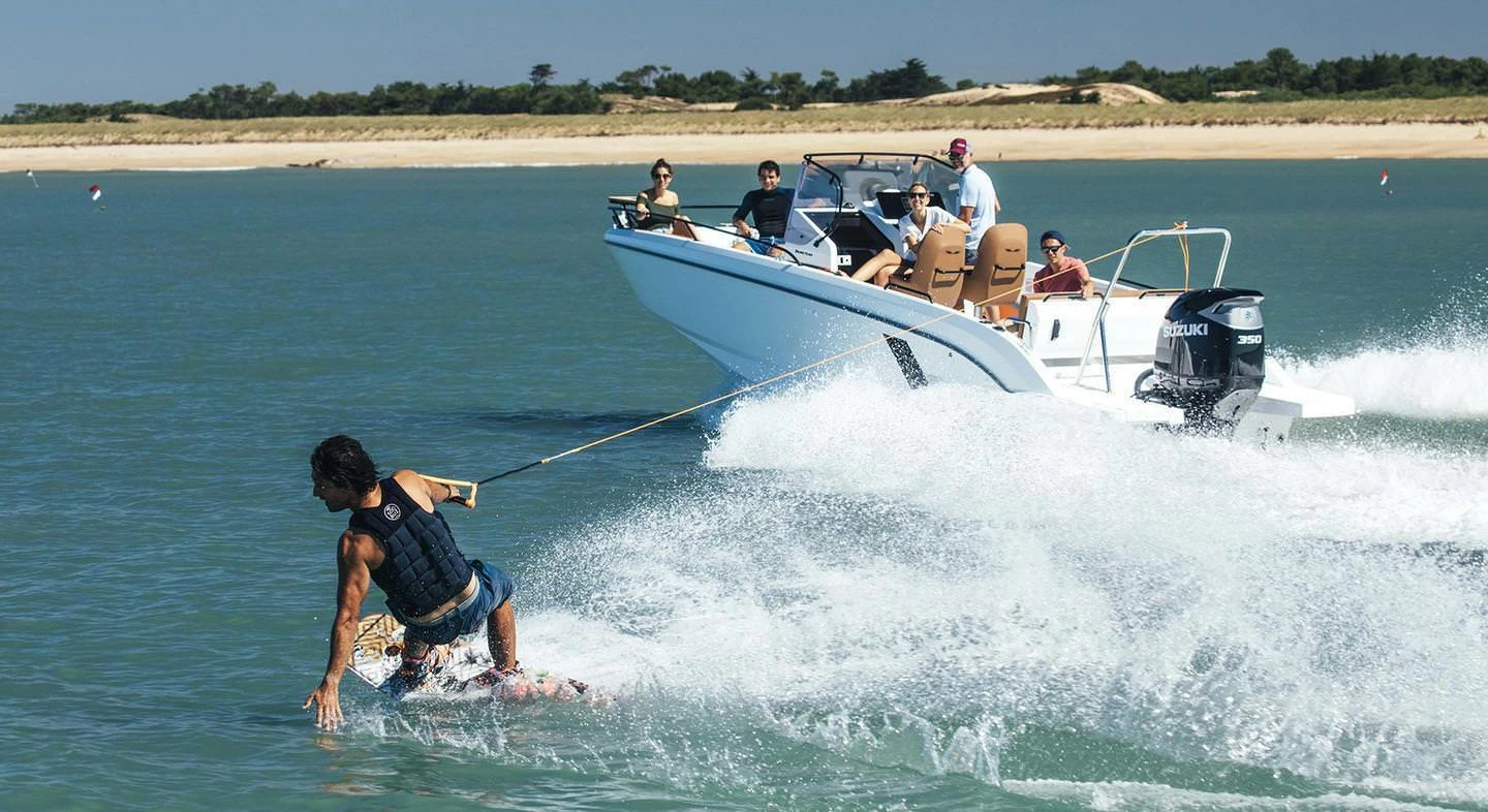 博纳多（Beneteau）飞扬8.8空间甲板型