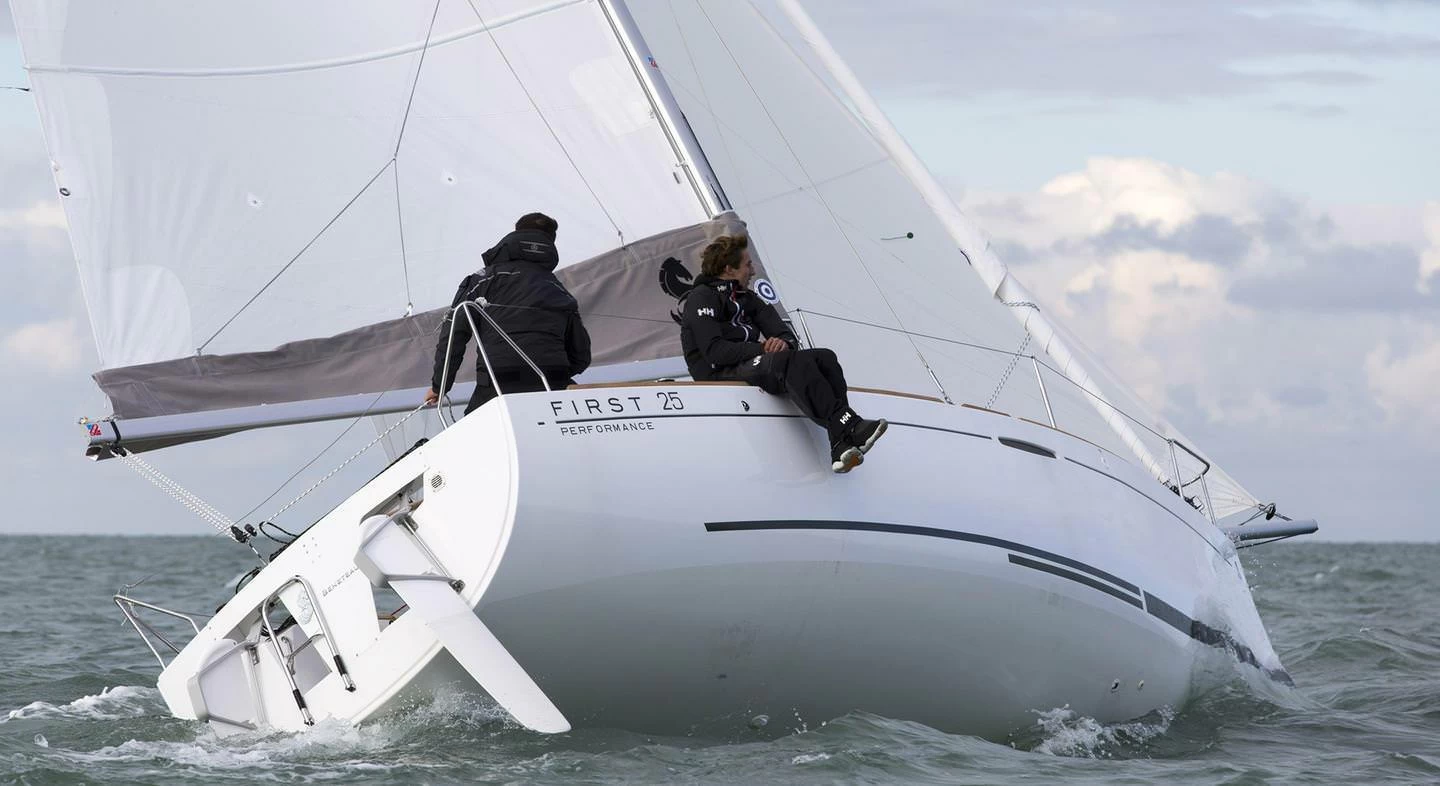 博纳多（Beneteau）锋仕 25