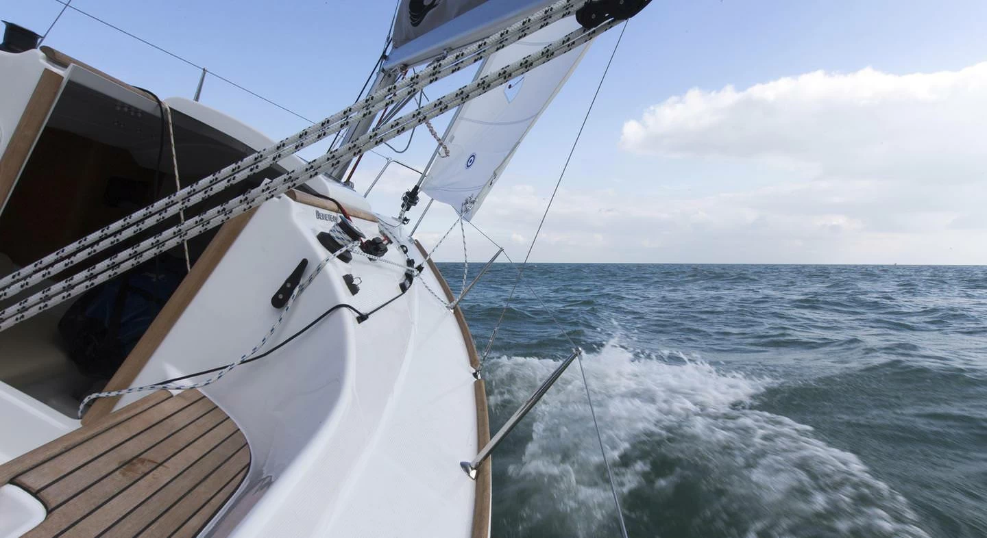博纳多（Beneteau）锋仕 20