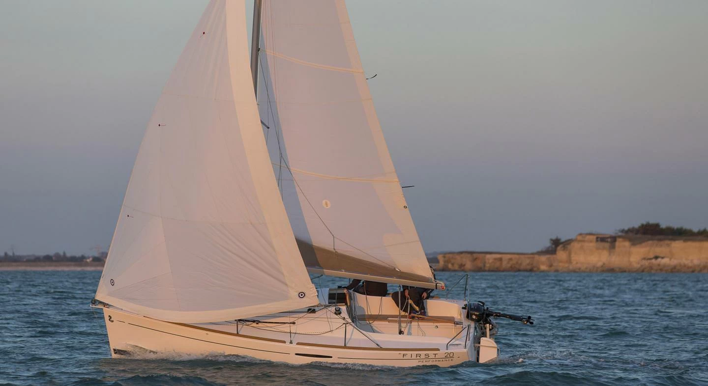 博纳多（Beneteau）锋仕 20