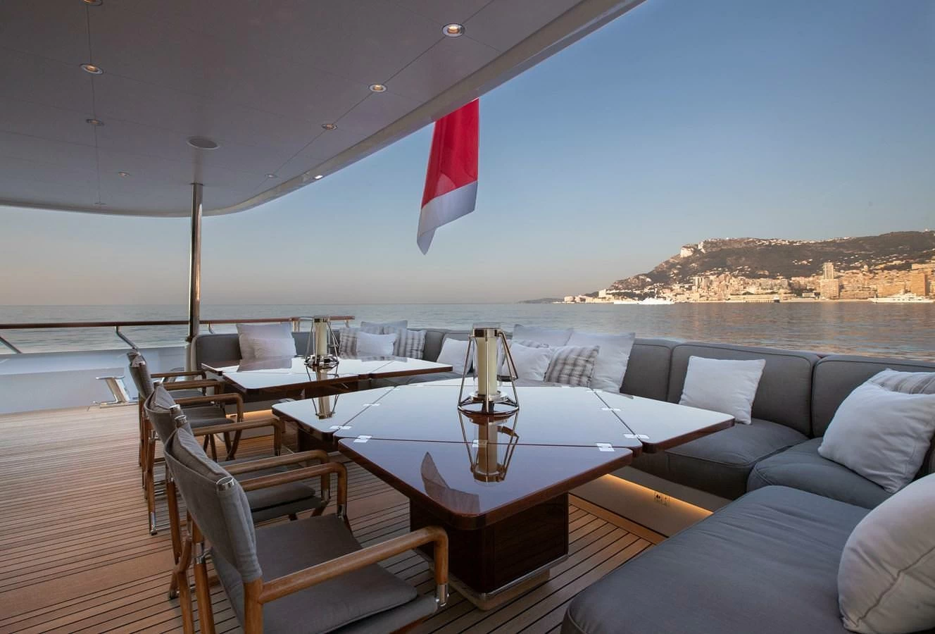斐帝星（Feadship）Drizzle