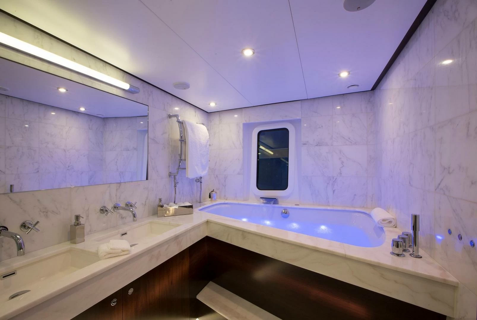 斐帝星（Feadship） Din-Dina
